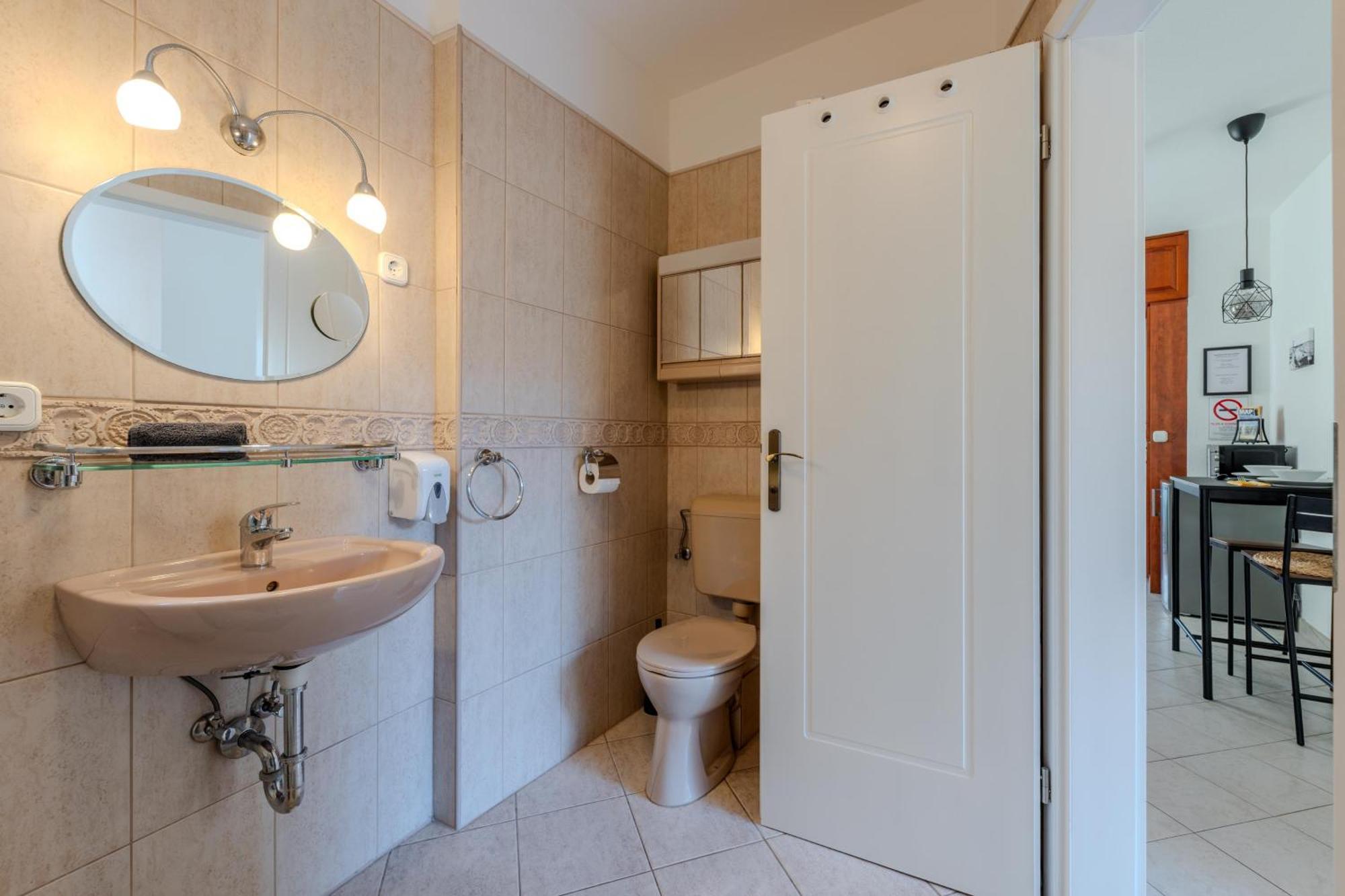 Cozy Flat In The Heart Of Buda Budapeste Exterior foto